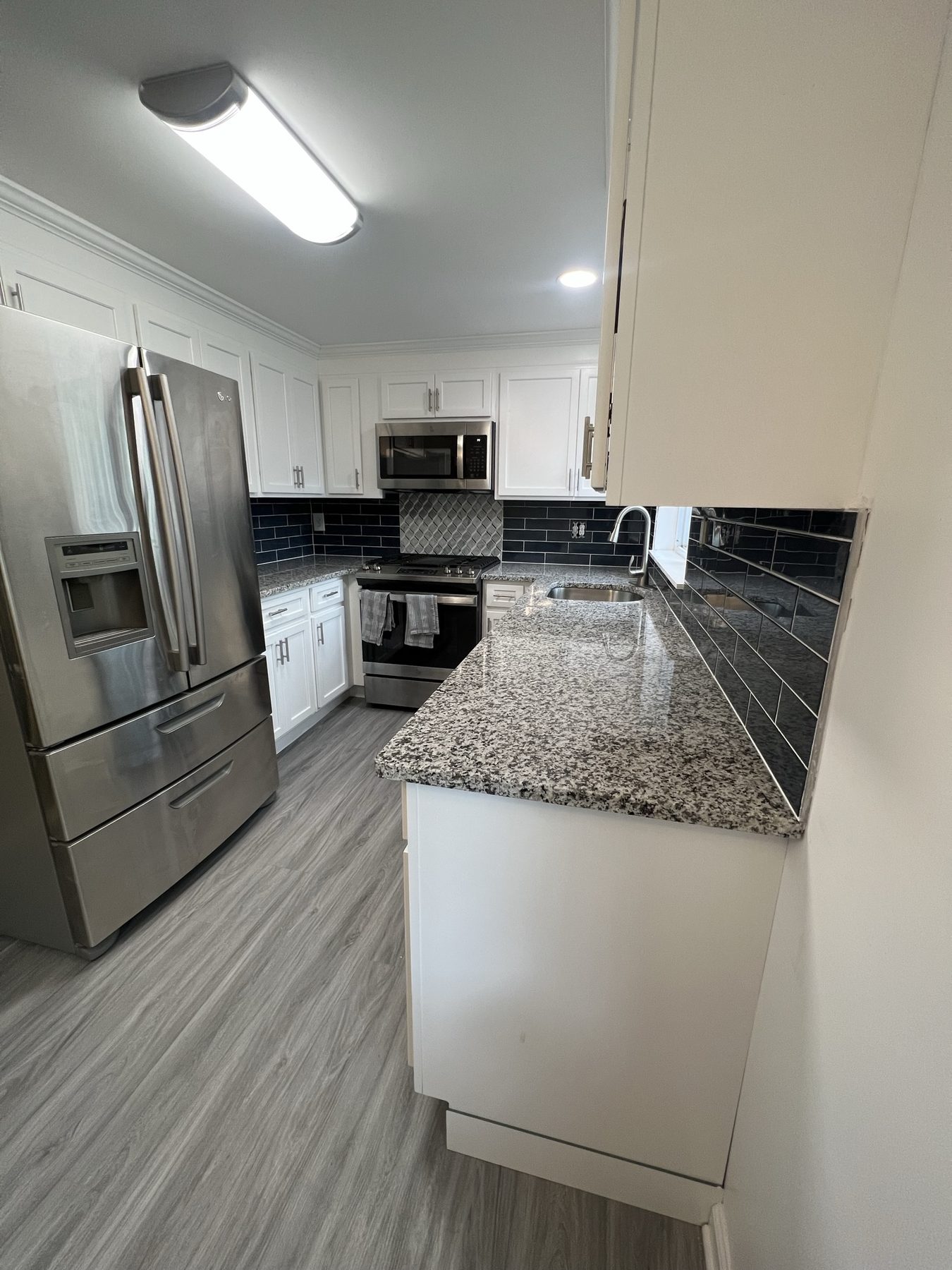 Modern kitchen remodel with custom cabinetry and granite countertops by Martinez Osta Construction in Philadelphia